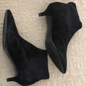 Black Suede Naturalizer Booties size 8 like new